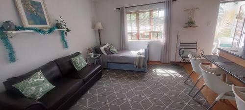 Port Elizabeth Apartment | Grey-door cottage Number1