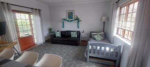 Port Elizabeth Apartment | Grey-door cottage Number1
