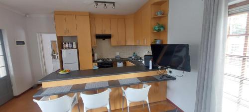 Port Elizabeth Apartment | Grey-door cottage Number1