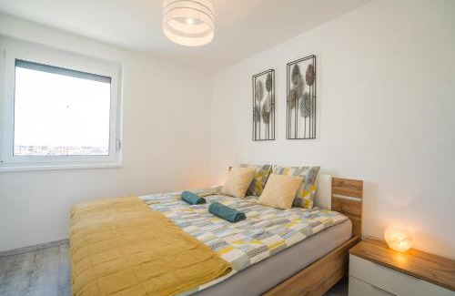 Siofok-Szabadifurdo Apartment | Grey Lights Garden Apartment