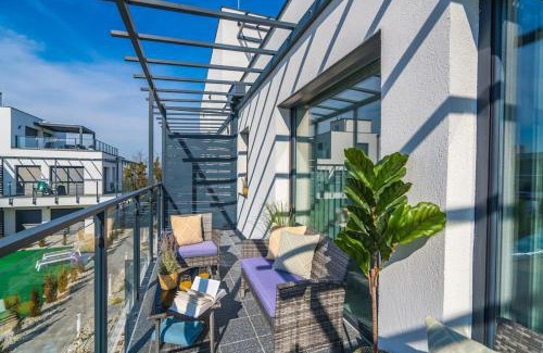 Siofok-Szabadifurdo Apartment | Grey Lights Garden Apartment