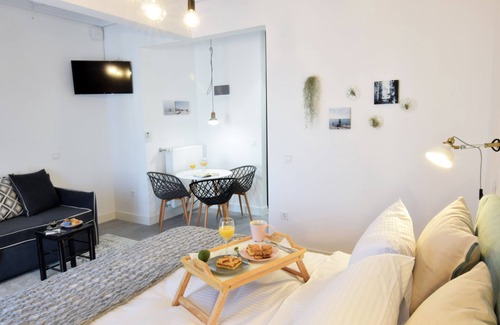 Thessaloniki City Centre Apartment | Grey Studios