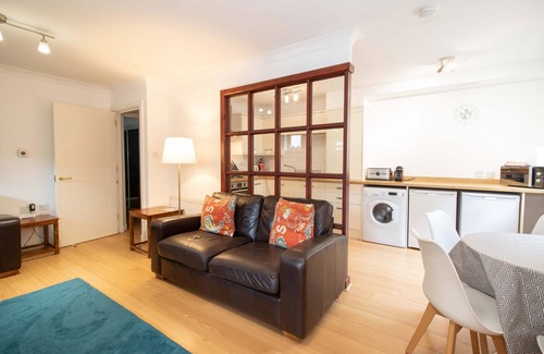 City Centre Glasgow Apartment | Greyfriars Court - Merchant City, Parking available