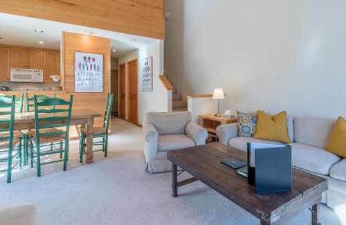 Warm Springs House | Greyhawk Condo 09