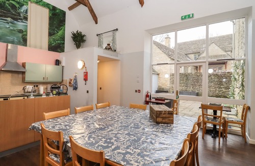 Barnsley Cottage | GREYHOUND BARN, pet friendly in Barnsley, Gloucestershire