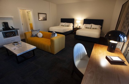 Tyler Hotel | Greyhound Inn - Double Queen Suite