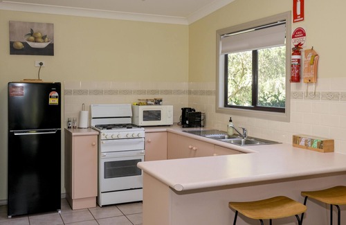 Pokolbin Cabin | Greyvillea Cabin 3 - 2 bedroom with 2 x queen beds