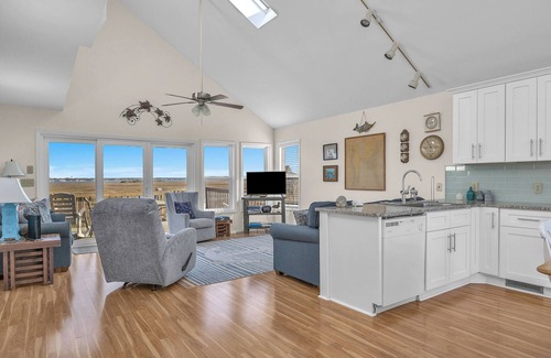 Caswell Beach House | Griffin: Comfortable Caswell Home, Ocean & River Views!