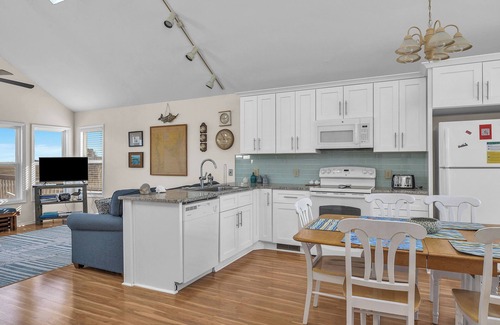 Caswell Beach House | Griffin: Comfortable Caswell Home, Ocean & River Views!