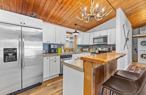 Stowe Area Ski Chalet | Griffin Country Lodge, Chalet 5 ~ a mile to Stowe Resort