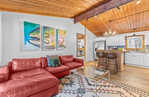 Stowe Area Ski Chalet | Griffin Country Lodge, Chalet 5 ~ a mile to Stowe Resort