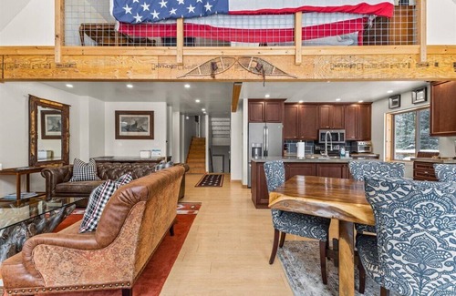 Stowe Area Ski Chalet | Griffin Country Lodge, Chalet 6 ~ a mile to Stowe Resort