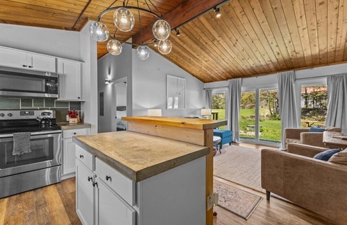 Stowe Area Ski Chalet | Griffin Country Lodge, Chalet 3 ~ a mile to Stowe Resort