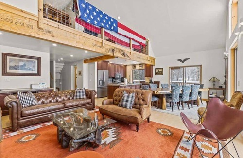 Stowe Area Ski Chalet | Griffin Lodge Chalet 6 ~ a mile from Stowe Resort