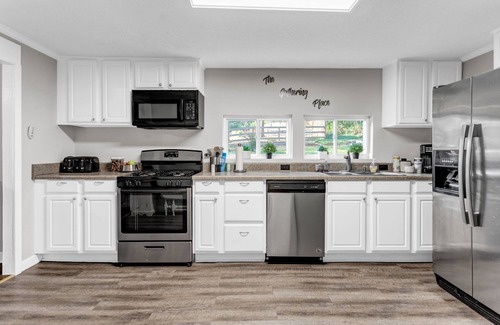 Acworth House | Grill & Chill Retreat | Pets OK + Weekday Discount