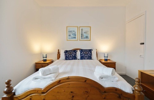 Grimsby House | Grimsby City Centre stay