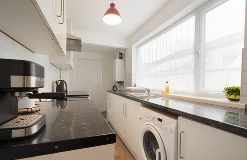 Grimsby House | Grimsby City Centre stay