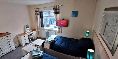 Grimsby House | Grimsby-Cleethorpes Sleeps 7