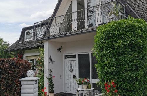 Olsberg Apartment | Große Ferienwohnung in ruhiger Lage mit Bergpanorama