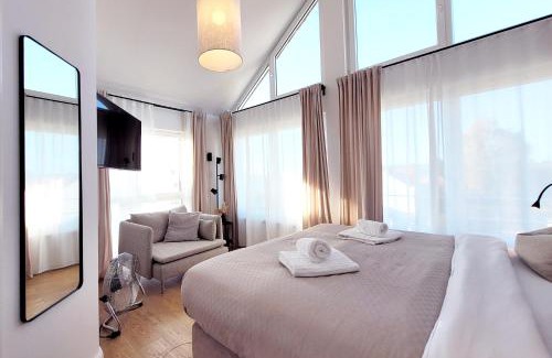 Sierksdorf Apartment | Große Penthouse Ferienwohnung mit Meerblick, Sonnenterrasse & Luxusbad von "Momentic"