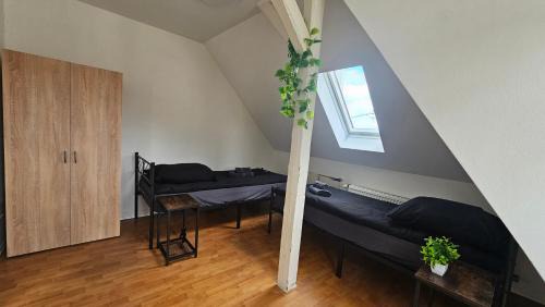 Loehne Apartment | Große vollausgestattete 5-Zimmer Wohnung mit Parkplatz Nähe der Autobahnen A2 und A30