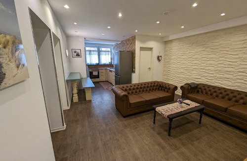 Marienfelde Apartment | Große Wohnung mit 5 Schlafräumen