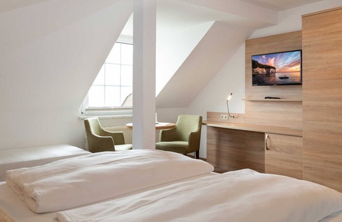 Neuensien Apartment | Großes Doppelzimmer - Ferienzimmer und -wohnungen mit Seeblick