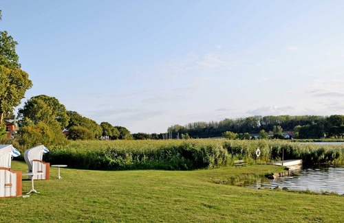 Neuensien Apartment | Großes Doppelzimmer mit Seeblick - Ferienzimmer und -wohnungen mit Seeblick