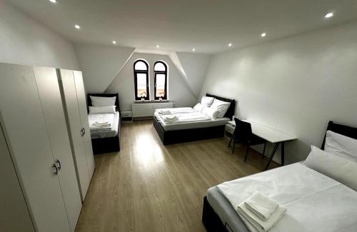 Neumuenster Apartment | Großzügiges City Loft mit Billardtisch