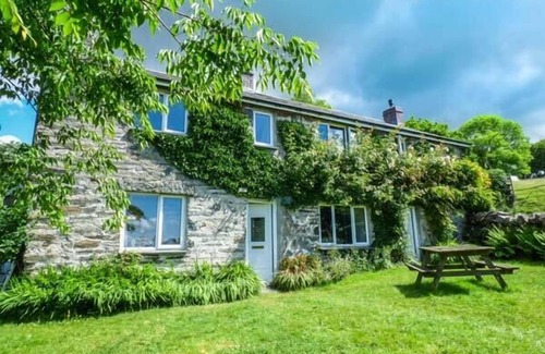Talsarnau Cottage | GROES NEWYDD BACH, pet friendly, with open fire in Llandecwyn