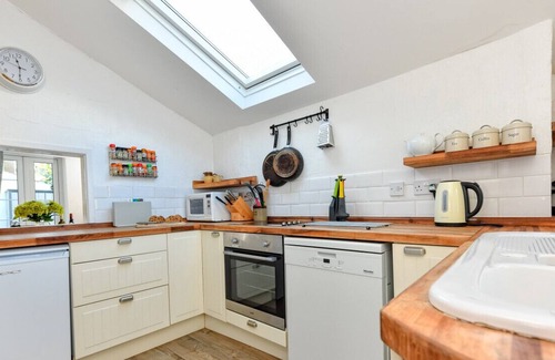 Bwlchtocyn House | Groesfa - Four Bedroom House, Sleeps 8