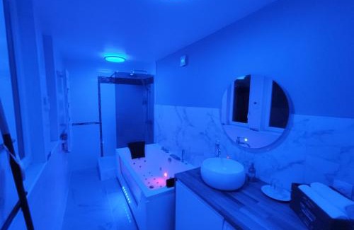 Epernay Apartment | Groom Epernay - Jacuzzi & Champagne