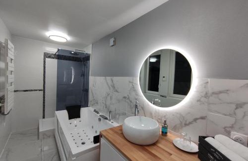 Epernay Apartment | Groom Epernay - Jacuzzi & Champagne