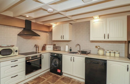 Hallington Cottage | GROOMS COTTAGE, pet friendly, with open fire in Morpeth