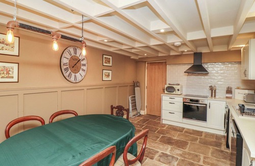 Hallington Cottage | GROOMS COTTAGE, pet friendly, with open fire in Morpeth