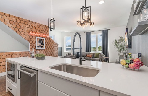 Katie Hill Neighborhood Cottage | Groovy -rooftop Patio w/Hot Tub -mins to Broadway