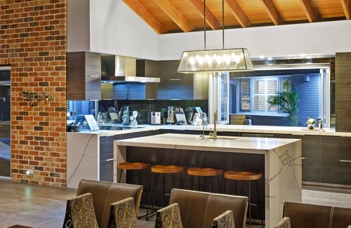 Grose Vale House | Grose Vale Retreat: Heated Pool & Tennis Court Delight