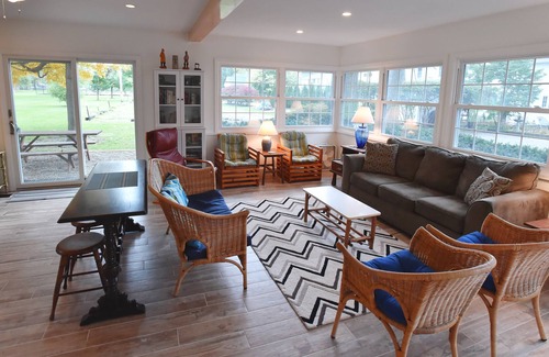 Vermilion Cottage | Grossman Cottage in Idyllic Linwood Park