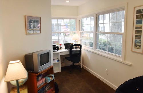 Vermilion Cottage | Grossman Cottage in Idyllic Linwood Park