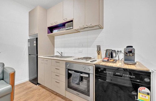 Richmond North Apartment | Grosvenor Apartment 3 Queen