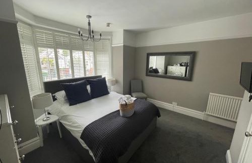 Christchurch Bed & Breakfast | Grosvenor Lodge Guest House