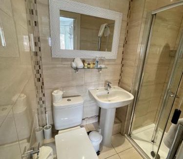 Christchurch Bed & Breakfast | Grosvenor Lodge Guest House