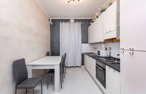 Barriera di Milano House | Grotta dell'Universo