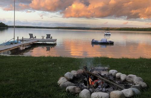 Tobermory House | Grotto Escape Unwind At Cameron Lakehouse