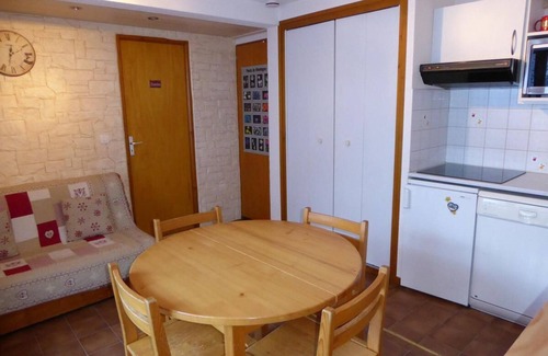 Pralognan-la-Vanoise Apartment | Ground floor, balcony, parking, tv, ski locker, 30m², Pralognan-la-Vanoise