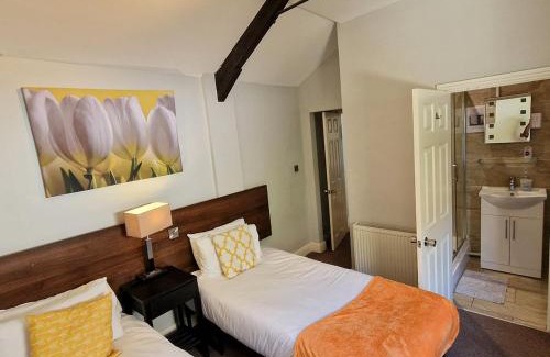 Norwich Apartment | Ground-floor 2-br 2-shower Room, Patio & Parking