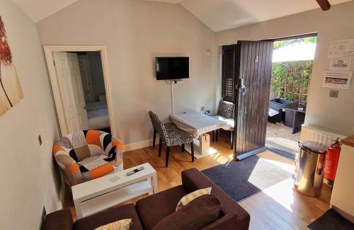 Norwich Apartment | Ground-floor 2-br 2-shower Room, Patio & Parking