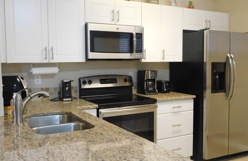 Biggar Condo | Ground floor 3/2 with Courtyard
