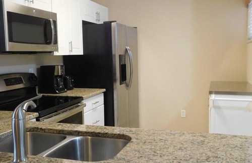Biggar Condo | Ground floor 3/2 with Courtyard