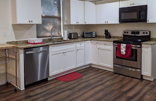 Bayou Oaks Apartment | Ground Floor 3B 3B Apartment with Disney, Netflix, Hulu, & ESPN